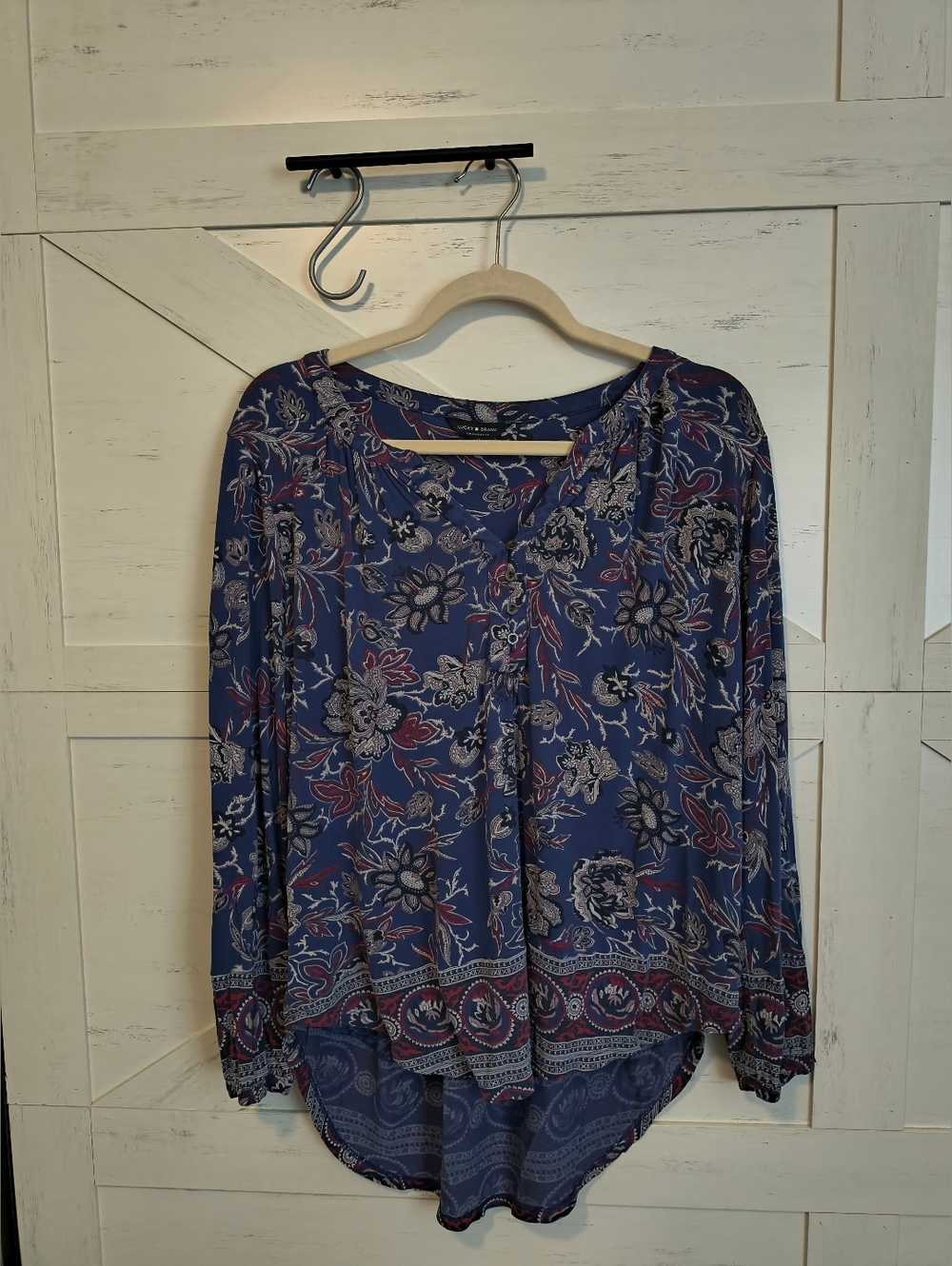 Women's Blouse. Pretty. V Neck With Buttons.
